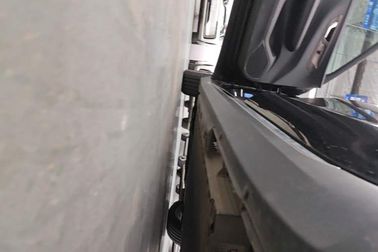Used Hongqi E-QM5 2022 431 km Charge & Enjoy Edition Left Side Sill