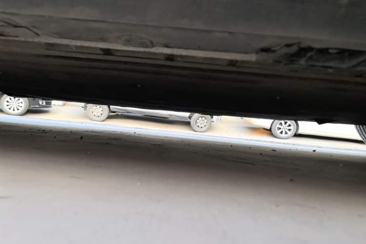 Used Hongqi E-QM5 2022 431 km Charge & Enjoy Edition Left Side Sill