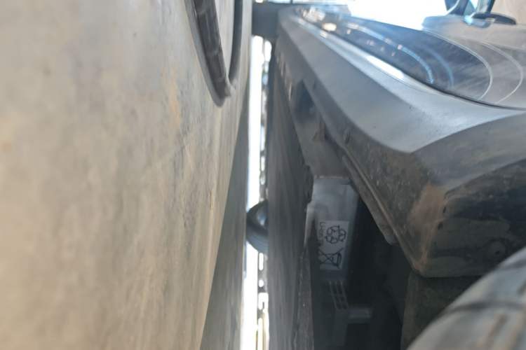 Used Hongqi E-QM5 2022 431 km Charge & Enjoy Edition Left Side Sill
