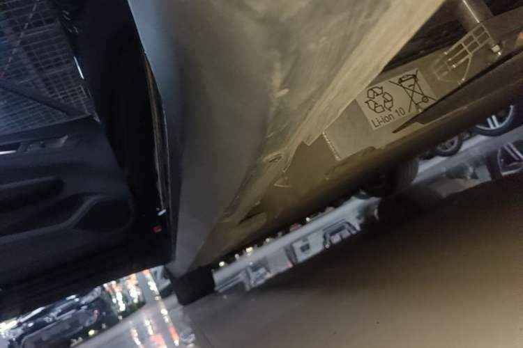 Used Hongqi E-QM5 2022 431 km Charge & Enjoy Edition Left Side Sill