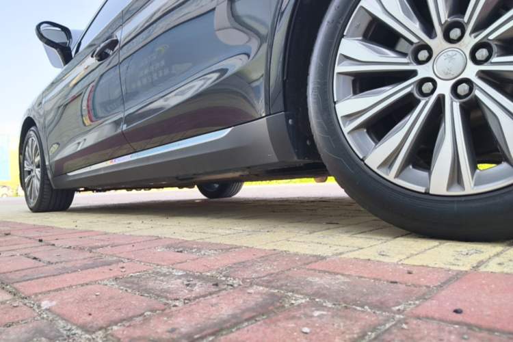 Used Hongqi E-QM5 2022 431 km Charge & Enjoy Edition Left Side Sill