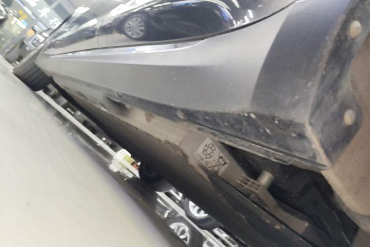 Used Hongqi E-QM5 2022 431 km Charge & Enjoy Edition Left Side Sill