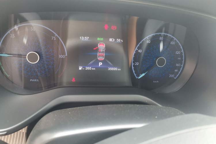 Used Hongqi E-QM5 2022 431 km Charge & Enjoy Edition Odometer Close Up