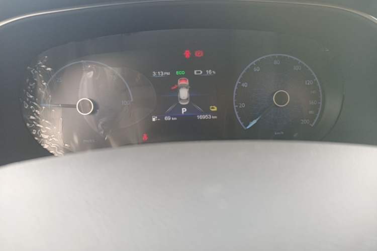 Used Hongqi E-QM5 2022 431 km Charge & Enjoy Edition Odometer Close Up