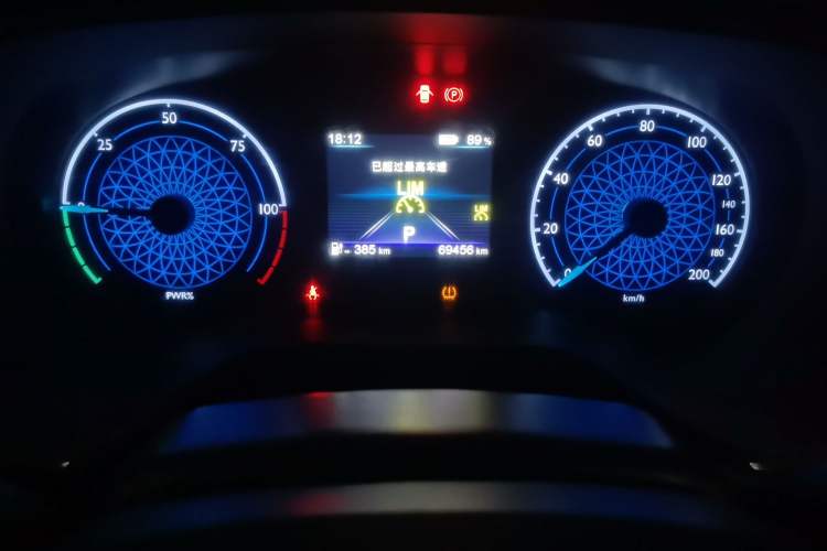 Used Hongqi E-QM5 2022 431 km Charge & Enjoy Edition Odometer Close Up