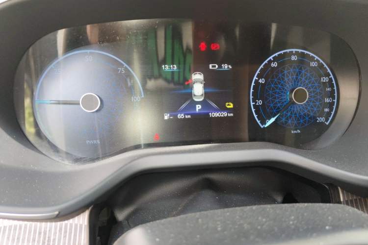 Used Hongqi E-QM5 2022 431 km Charge & Enjoy Edition Odometer Close Up