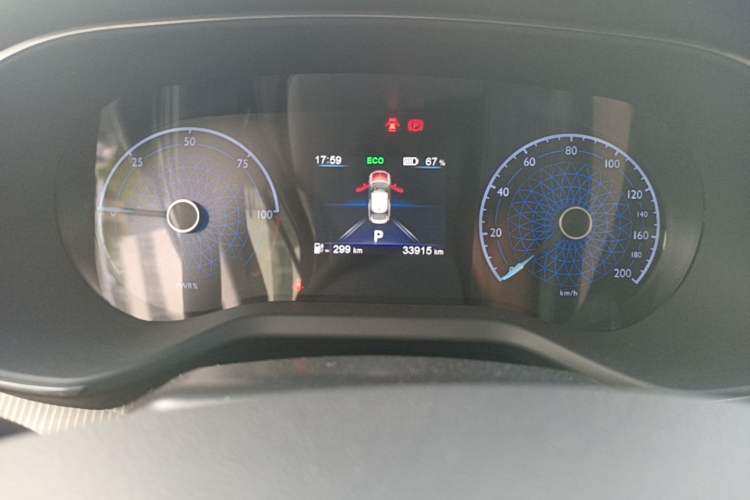 Used Hongqi E-QM5 2022 431 km Charge & Enjoy Edition Odometer Close Up