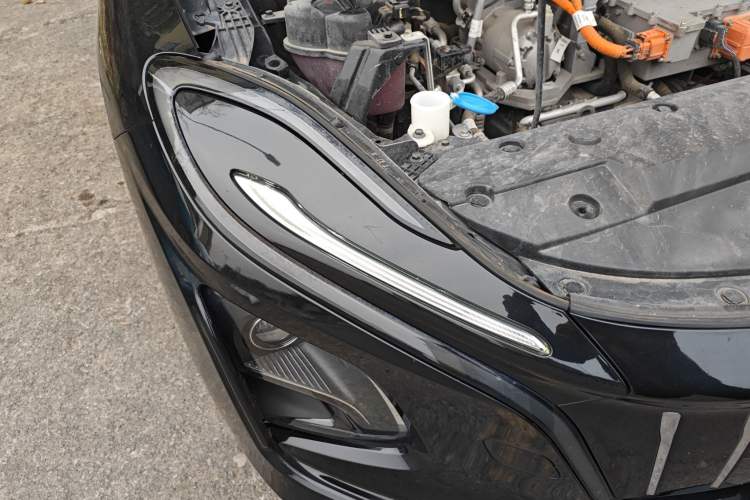 Used Hongqi E-QM5 2022 431 km Charge & Enjoy Edition Right Front Headlight