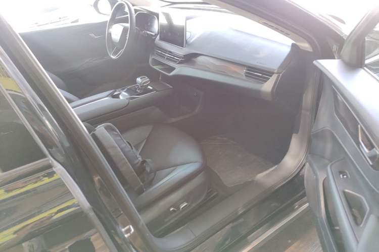 Used Hongqi E-QM5 2022 431 km Charge & Enjoy Edition Right Front Seat