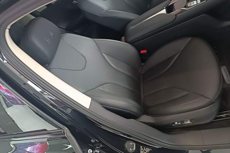 Used Hongqi E-QM5 2022 431 km Charge & Enjoy Edition Right Front Seat