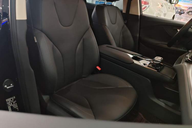 Used Hongqi E-QM5 2022 431 km Charge & Enjoy Edition Right Front Seat