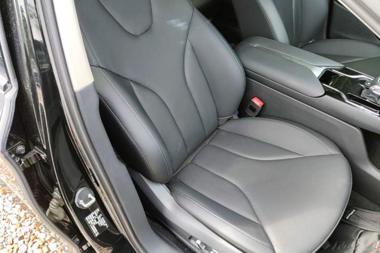 Used Hongqi E-QM5 2022 431 km Charge & Enjoy Edition Right Front Seat