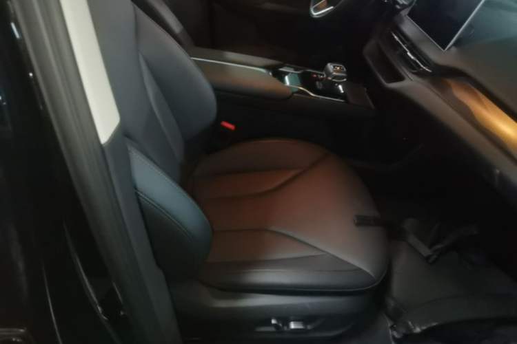 Used Hongqi E-QM5 2022 431 km Charge & Enjoy Edition Right Front Seat