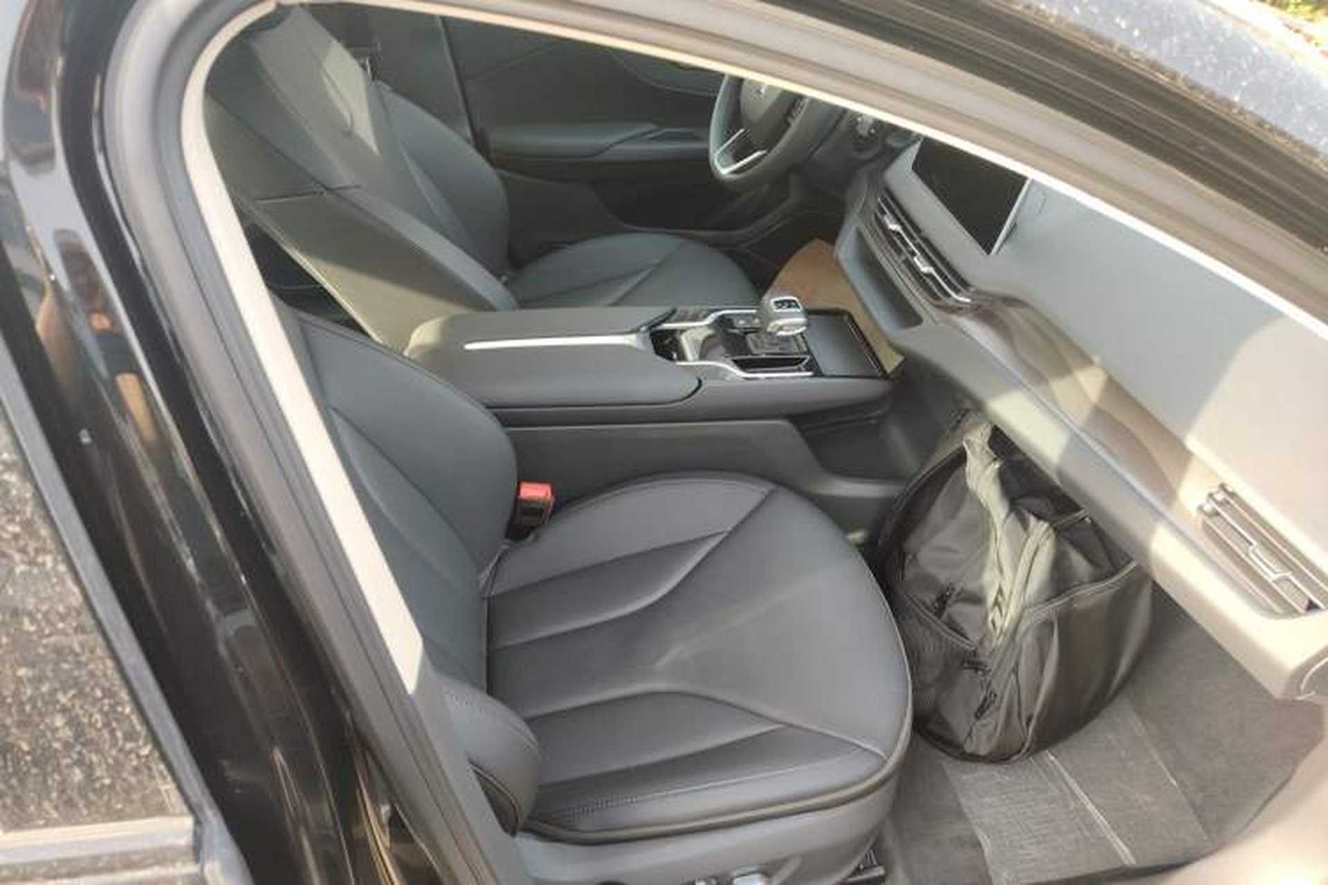 Used Hongqi E-QM5 2022 431 km Charge & Enjoy Edition Right Front Seat