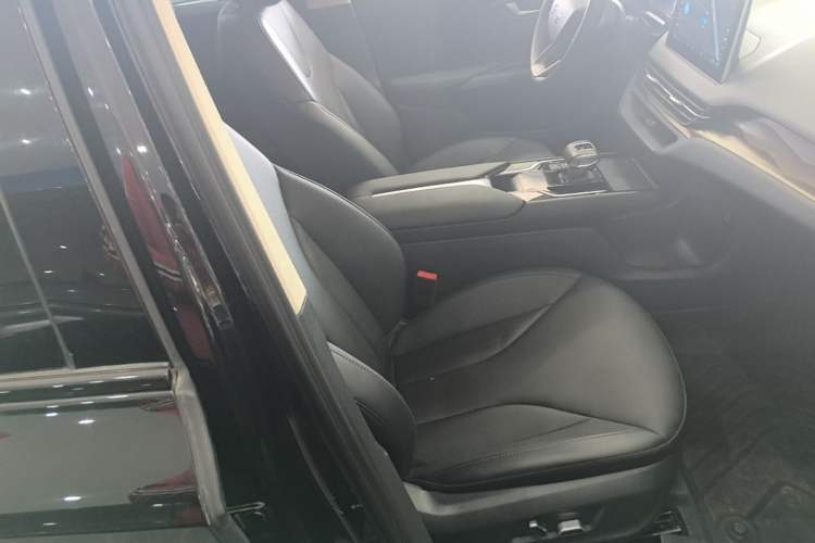 Used Hongqi E-QM5 2022 431 km Charge & Enjoy Edition Right Front Seat