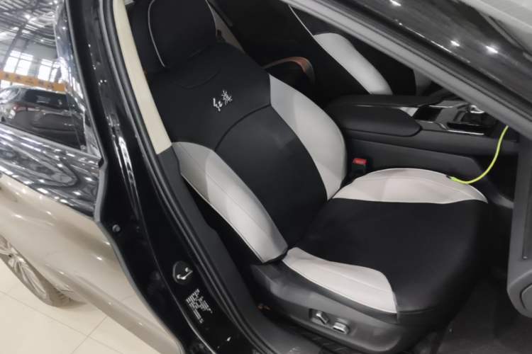 Used Hongqi E-QM5 2022 431 km Charge & Enjoy Edition Right Front Seat