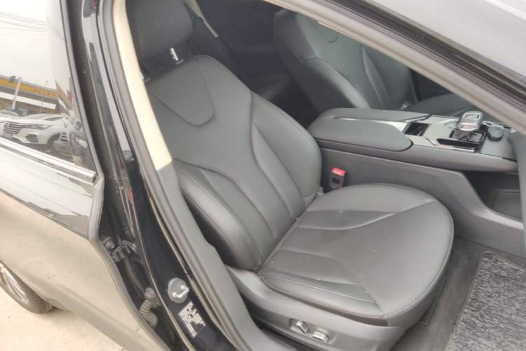 Used Hongqi E-QM5 2022 431 km Charge & Enjoy Edition Right Front Seat