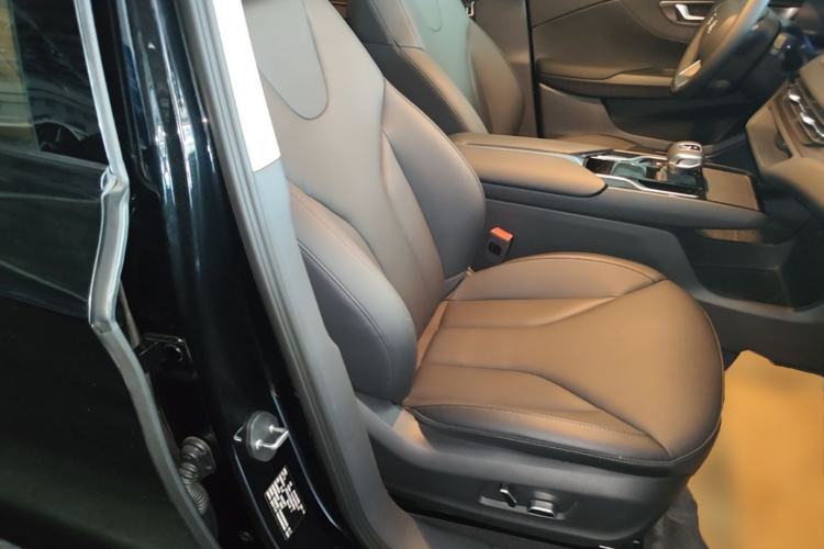 Used Hongqi E-QM5 2022 431 km Charge & Enjoy Edition Right Front Seat