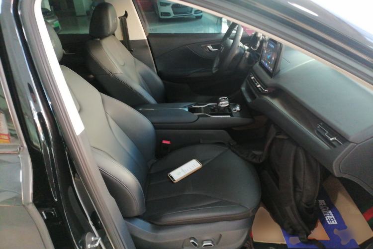 Used Hongqi E-QM5 2022 431 km Charge & Enjoy Edition Right Front Seat