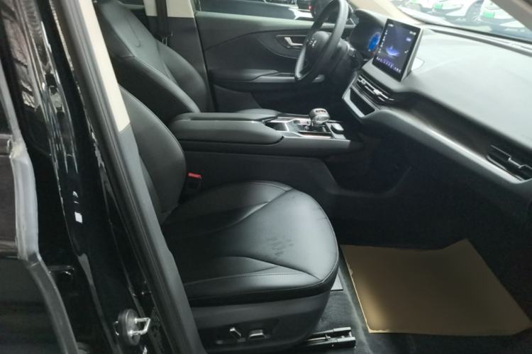 Used Hongqi E-QM5 2022 431 km Charge & Enjoy Edition Right Front Seat