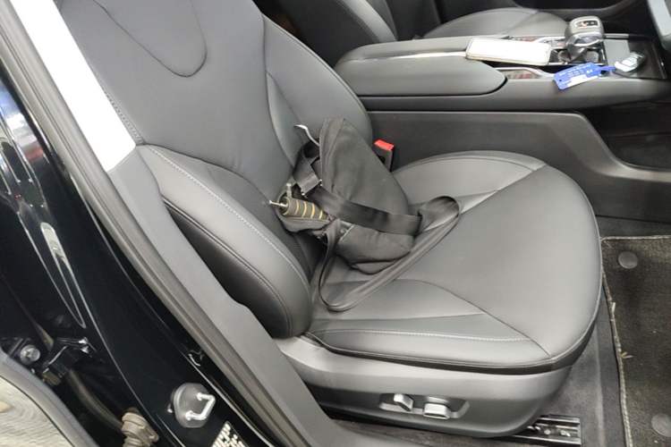 Used Hongqi E-QM5 2022 431 km Charge & Enjoy Edition Right Front Seat