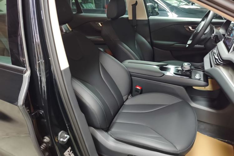 Used Hongqi E-QM5 2022 431 km Charge & Enjoy Edition Right Front Seat