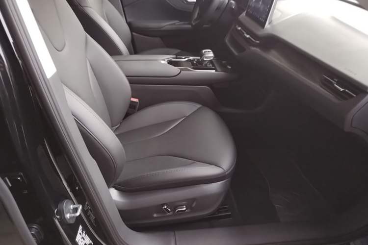 Used Hongqi E-QM5 2022 431 km Charge & Enjoy Edition Right Front Seat