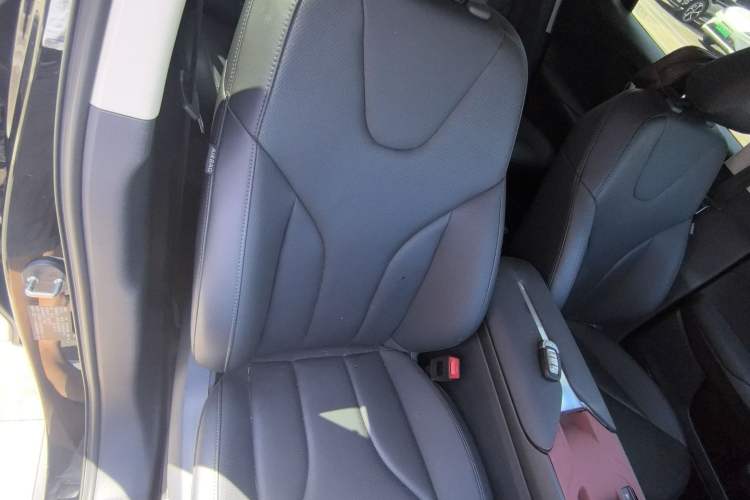Used Hongqi E-QM5 2022 431 km Charge & Enjoy Edition Right Front Seat
