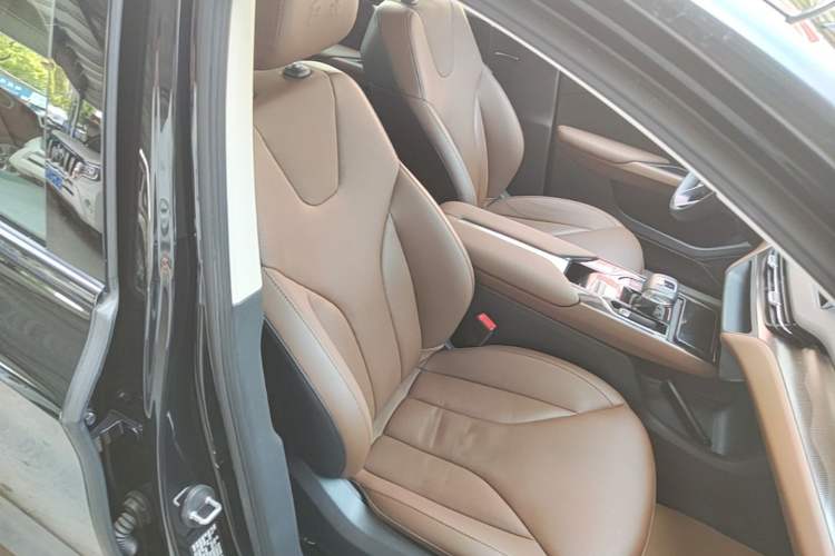 Used Hongqi E-QM5 2022 431 km Charge & Enjoy Edition Right Front Seat