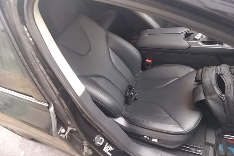 Used Hongqi E-QM5 2022 431 km Charge & Enjoy Edition Right Front Seat