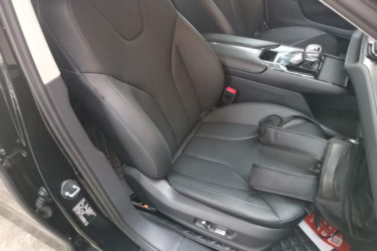 Used Hongqi E-QM5 2022 431 km Charge & Enjoy Edition Right Front Seat