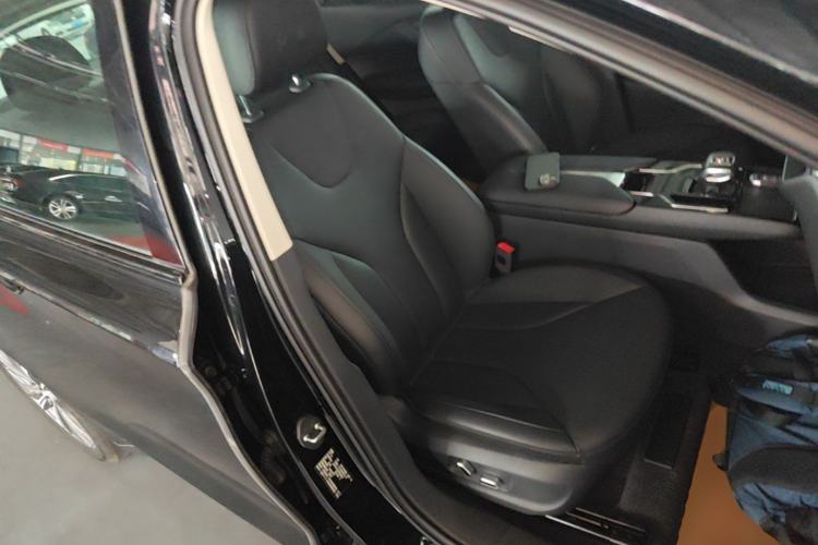Used Hongqi E-QM5 2022 431 km Charge & Enjoy Edition Right Front Seat