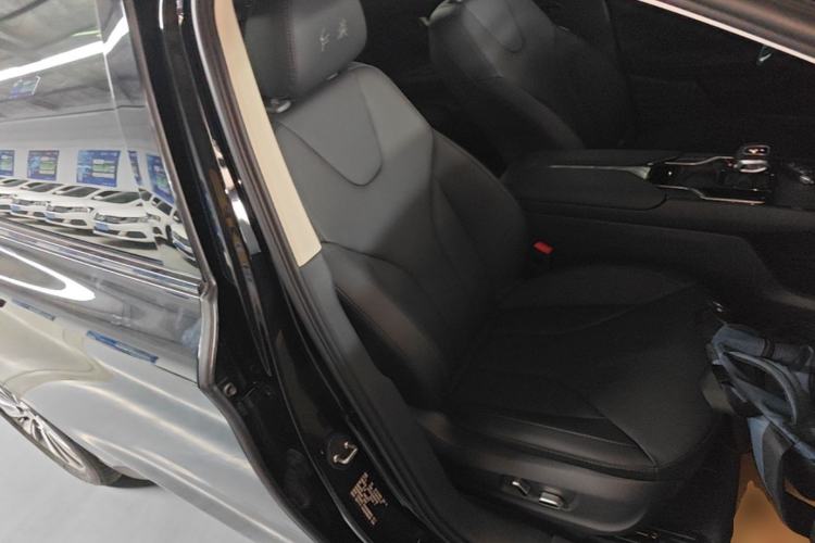 Used Hongqi E-QM5 2022 431 km Charge & Enjoy Edition Right Front Seat