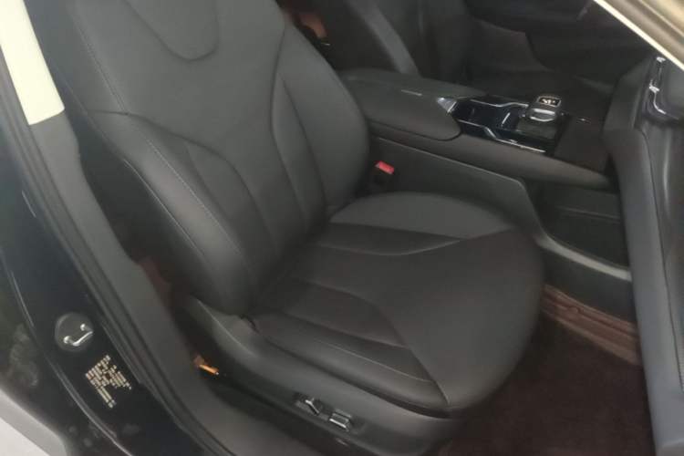 Used Hongqi E-QM5 2022 431 km Charge & Enjoy Edition Right Front Seat