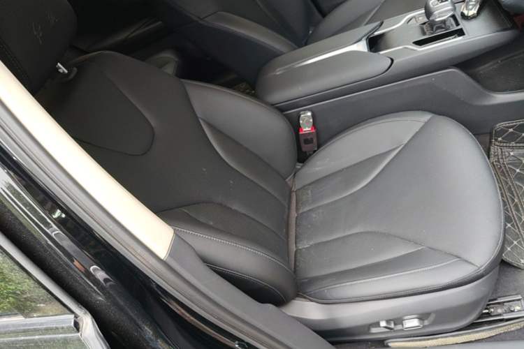Used Hongqi E-QM5 2022 431 km Charge & Enjoy Edition Right Front Seat