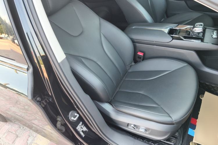 Used Hongqi E-QM5 2022 431 km Charge & Enjoy Edition Right Front Seat