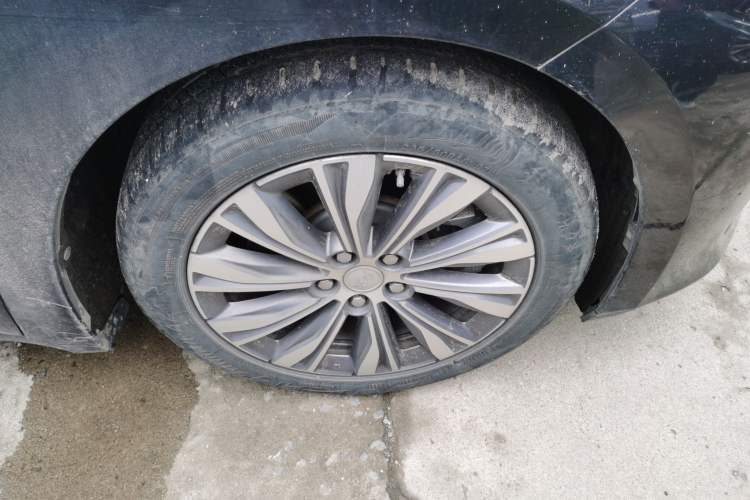 Used Hongqi E-QM5 2022 431 km Charge & Enjoy Edition Right Front Wheel Hub