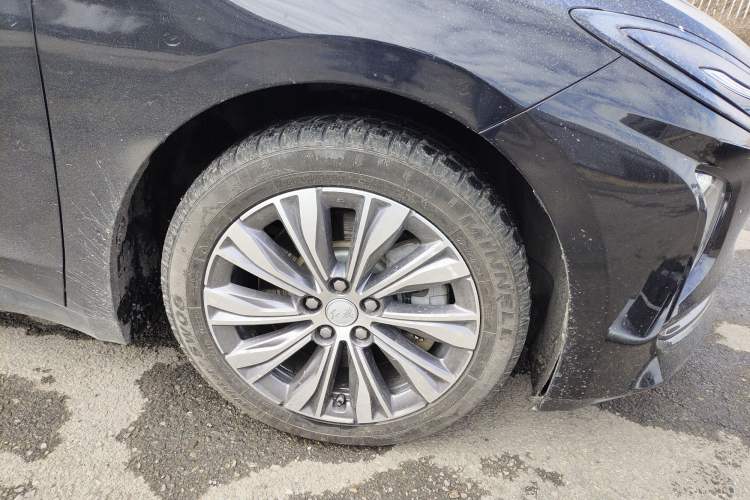 Used Hongqi E-QM5 2022 431 km Charge & Enjoy Edition Right Front Wheel Hub