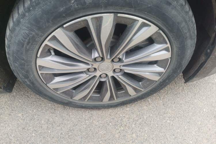 Used Hongqi E-QM5 2022 431 km Charge & Enjoy Edition Right Front Wheel Hub