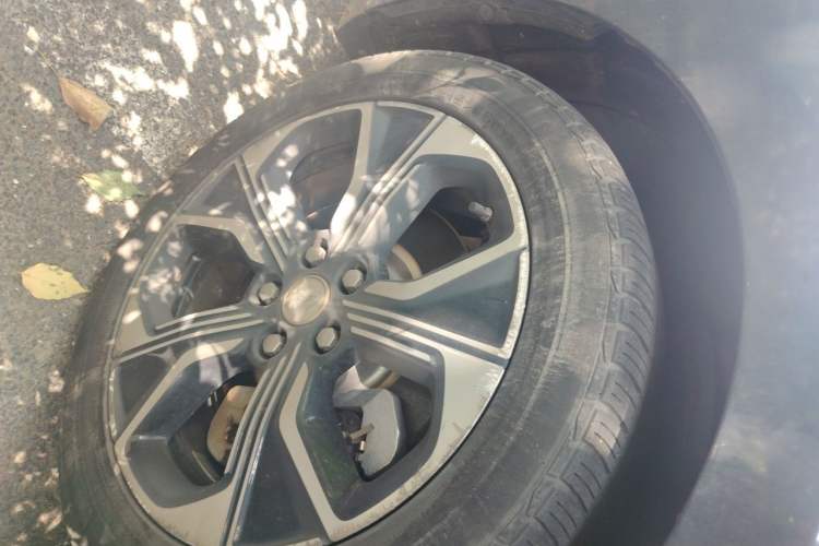 Used Hongqi E-QM5 2022 431 km Charge & Enjoy Edition Right Front Wheel Hub