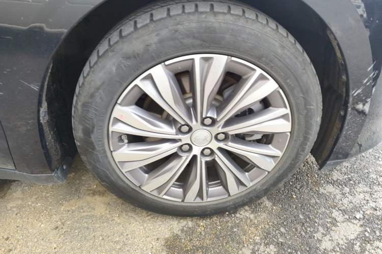 Used Hongqi E-QM5 2022 431 km Charge & Enjoy Edition Right Front Wheel Hub