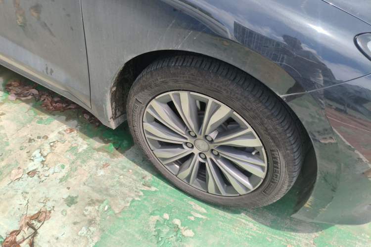 Used Hongqi E-QM5 2022 431 km Charge & Enjoy Edition Right Front Wheel Hub
