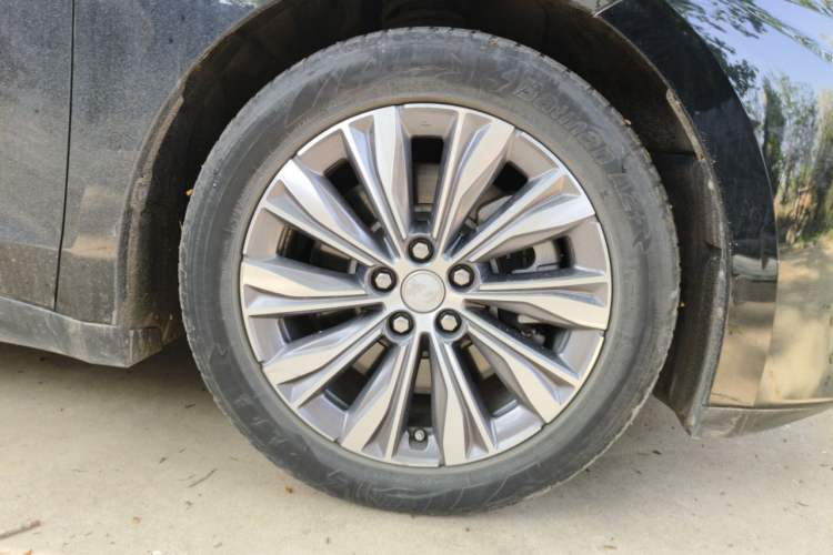 Used Hongqi E-QM5 2022 431 km Charge & Enjoy Edition Right Front Wheel Hub