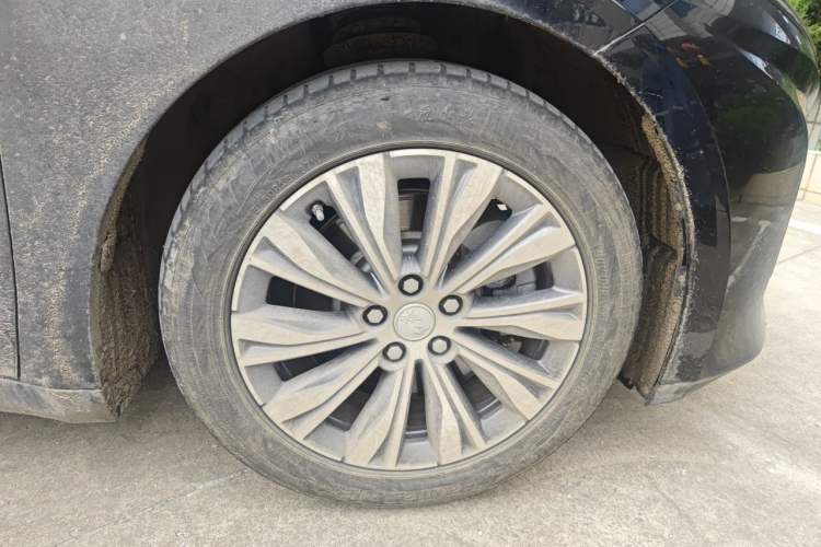 Used Hongqi E-QM5 2022 431 km Charge & Enjoy Edition Right Front Wheel Hub