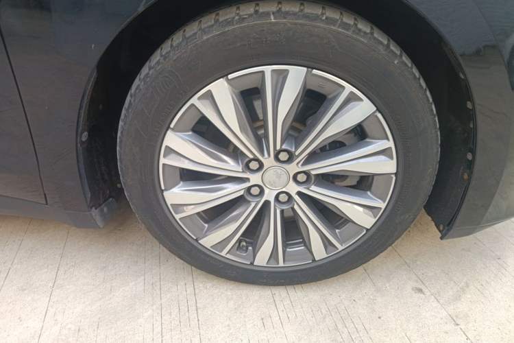 Used Hongqi E-QM5 2022 431 km Charge & Enjoy Edition Right Front Wheel Hub