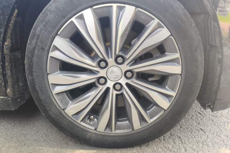 Used Hongqi E-QM5 2022 431 km Charge & Enjoy Edition Right Front Wheel Hub