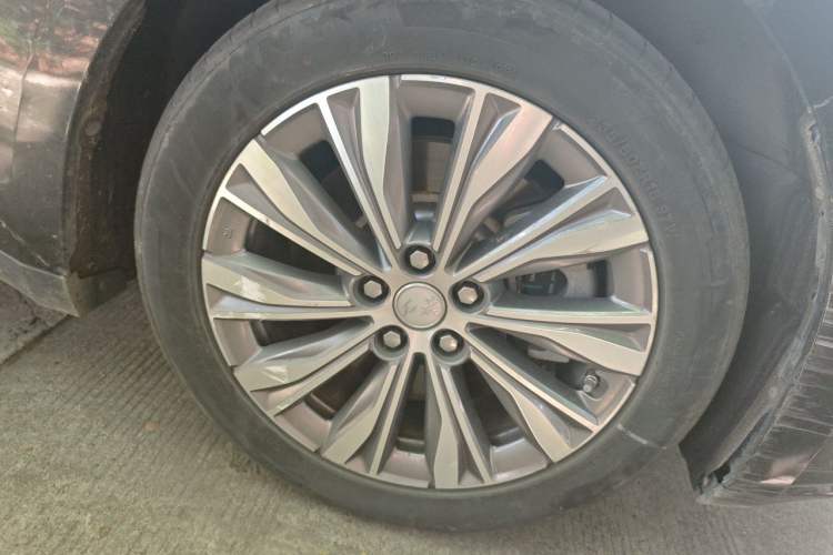 Used Hongqi E-QM5 2022 431 km Charge & Enjoy Edition Right Front Wheel Hub