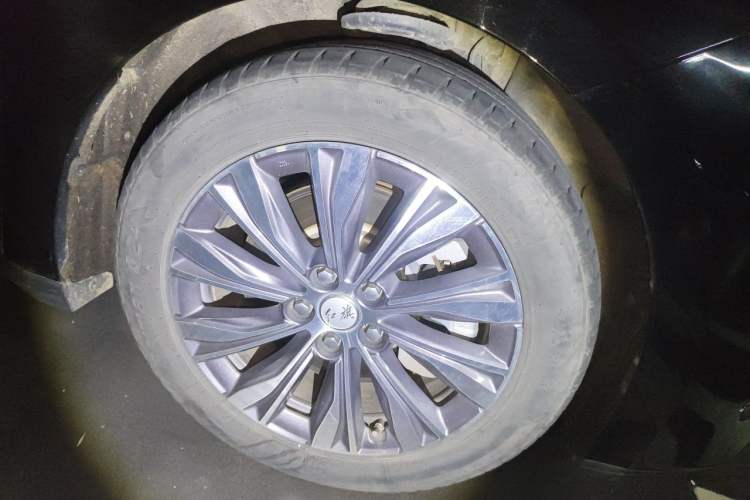 Used Hongqi E-QM5 2022 431 km Charge & Enjoy Edition Right Front Wheel Hub