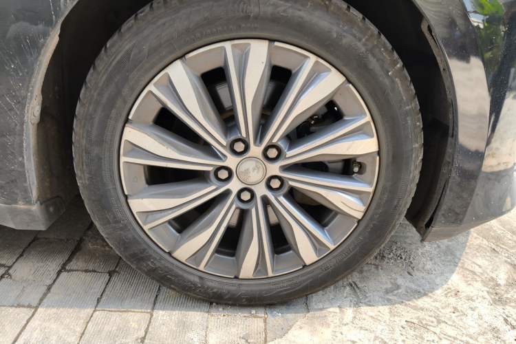 Used Hongqi E-QM5 2022 431 km Charge & Enjoy Edition Right Front Wheel Hub