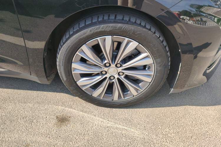 Used Hongqi E-QM5 2022 431 km Charge & Enjoy Edition Right Front Wheel Hub